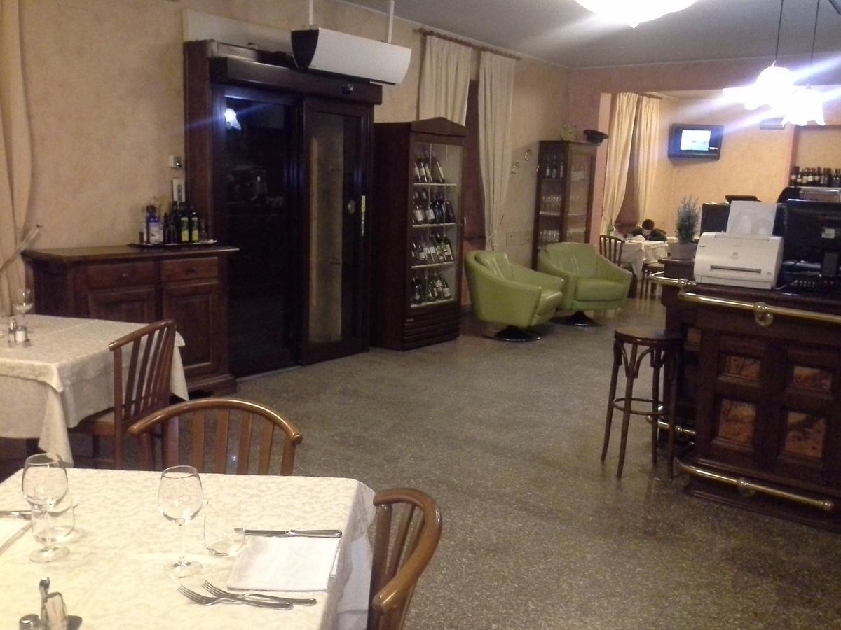 Hotel Ticino Ristorante Chierico Carbonara al Ticino Kültér fotó